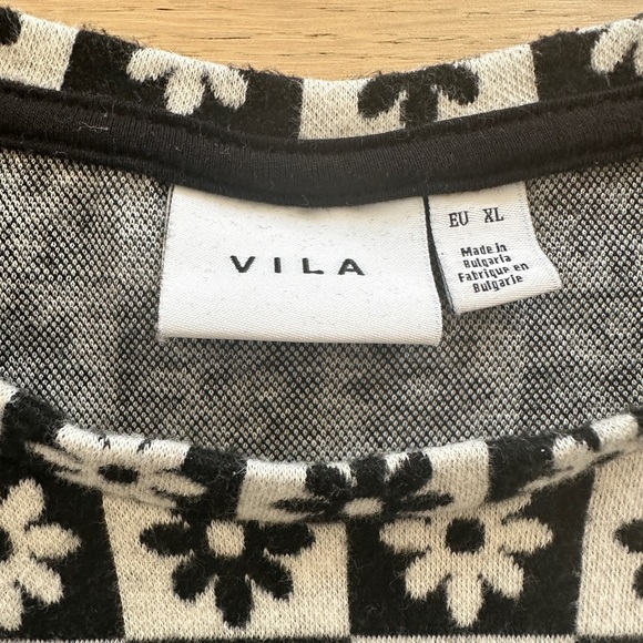 Vila jersey long sleeved top in black and white retro floral checkerboard - Picture 3 of 8